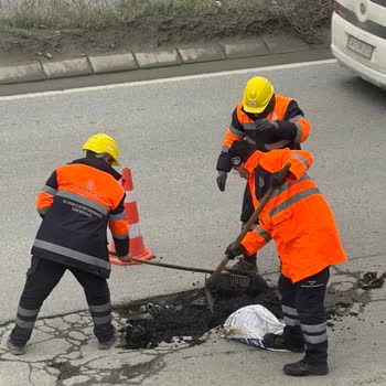 Büyükçekmece’de Bozuk Yol Araç Hasarı Ve Güvenlik Riskine Neden Oluyor