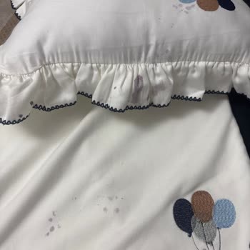 Rakun Tekstil Poşetin İçinden Çıkan Yorganın Ve Yastığın Lekeli Olduğunu Gördüm