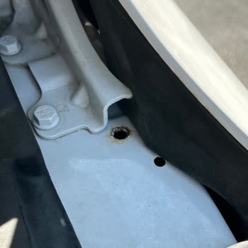 Brand-New Skywell ET5 Already Has Rust Problems