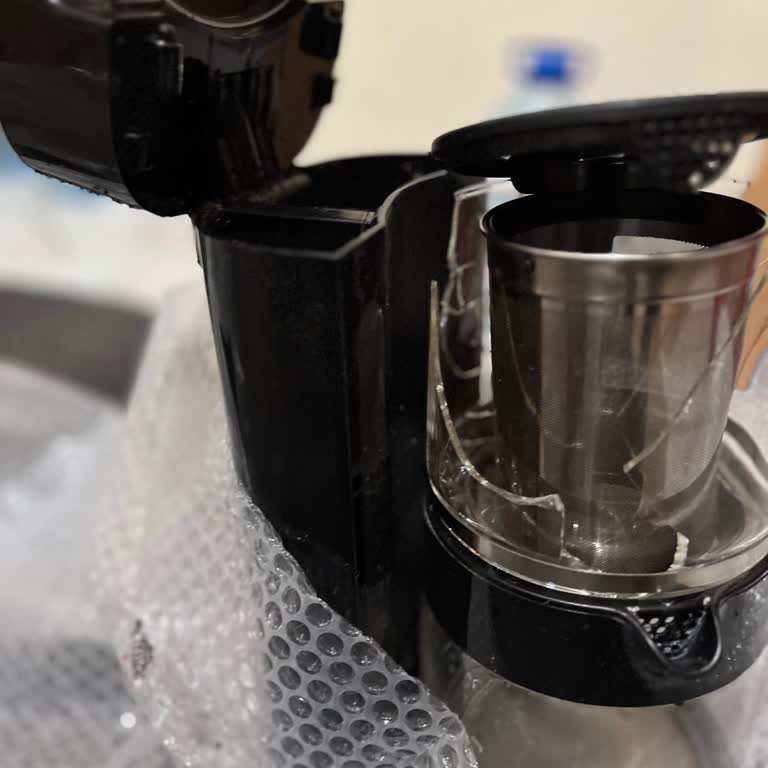 Kırık Çaycı, Temizlenmemiş Servis Ve Uzun Süreli Bekleme Nedeniyle Mağdur Oldum