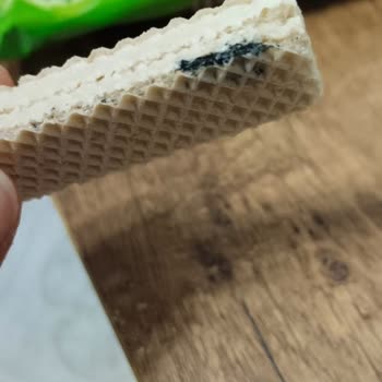 Eti Hoşbeş Ürününün İçinde Çıkan Siyah Madde Sağlık Korkusu Yaratıyor