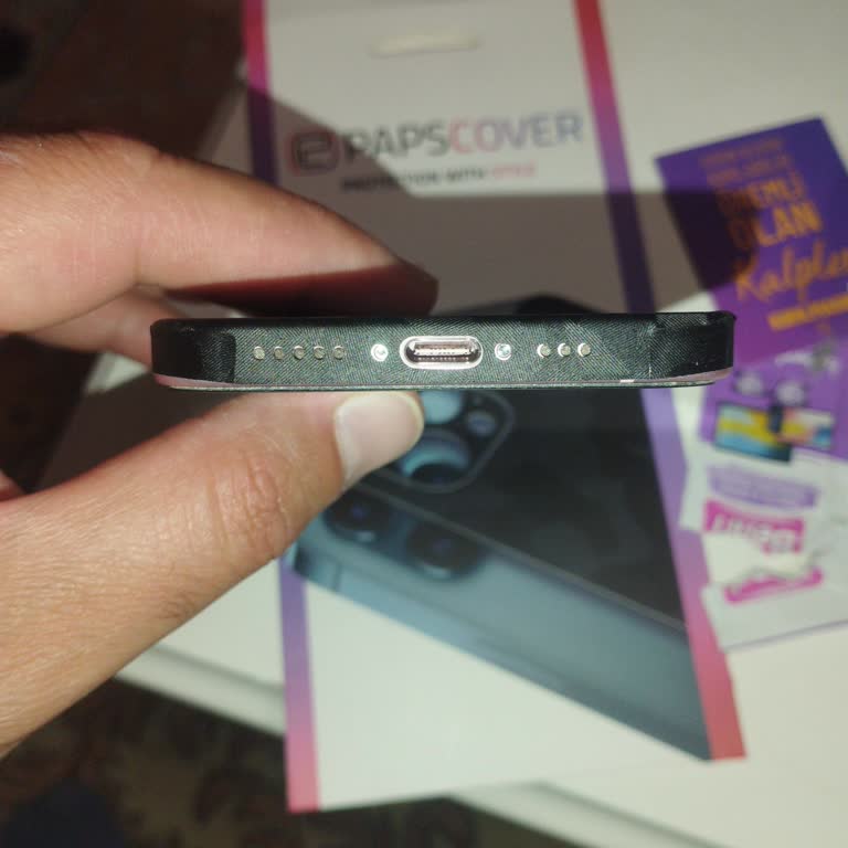 İletişimsizlik Ve Yanlış Kesim IPhone 15 Kaplaması Sorunu