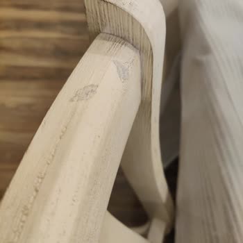 Ashley Home Ankara Mağazasında Kıymıklı Ve Kalitesiz Sandalyeler Teslim Edildi