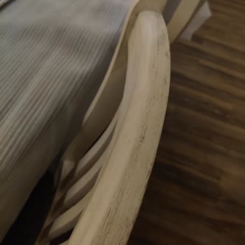 Ashley Home Ankara Mağazasında Kıymıklı Ve Kalitesiz Sandalyeler Teslim Edildi