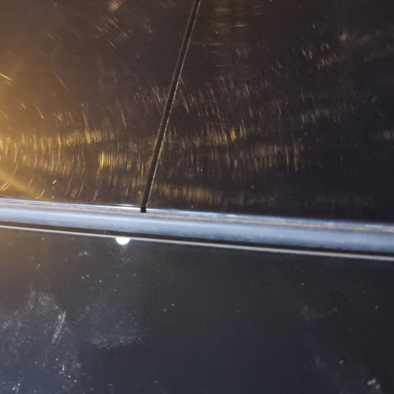 Renault Megane Cam Tavan Ön Çıtasındaki Çatlak İçin Garanti Değişimi