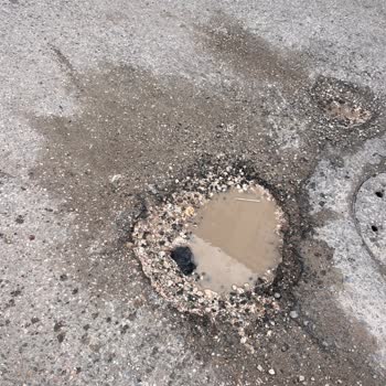 Şanlıurfa Haliliye Konuklu Mahallesinde Derin Çukurlu Yollar Acil Onarım Gerektiriyor