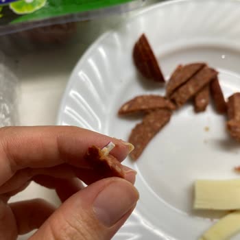 Kırklareli A101’de Satın Alınan Torku Sucukta Plastik Parça Bulunması Güvenlik Endişesi