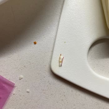 Kırklareli A101’de Satın Alınan Torku Sucukta Plastik Parça Bulunması Güvenlik Endişesi