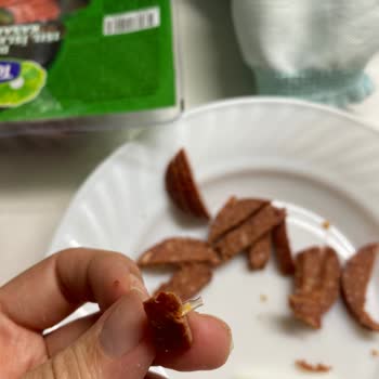 Kırklareli A101’de Satın Alınan Torku Sucukta Plastik Parça Bulunması Güvenlik Endişesi