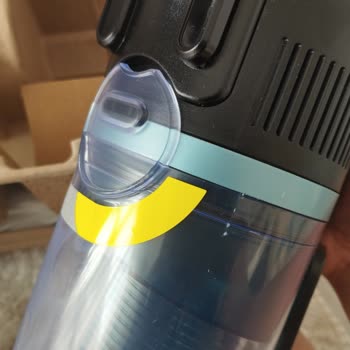 Çizik Ve Gürültülü Philips 8000 Aqua Plus Süpürge İçin Çözüm Bulamayan Müşteri Şikayeti