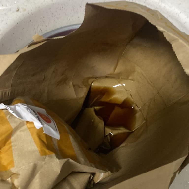 Mc Donald’s Siparişimde Eksik Ürünler Ve Dökülen İçecek Nedeniyle Tam İade Talebi