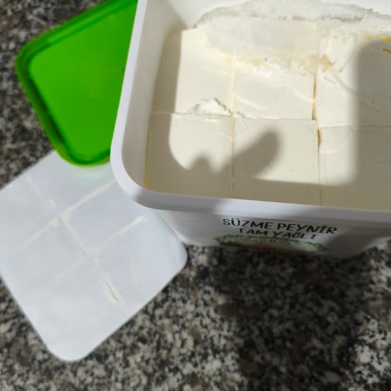 BİM Şahinbey Şubesinde Bozuk Süzme Peynir Ve İade Talebi