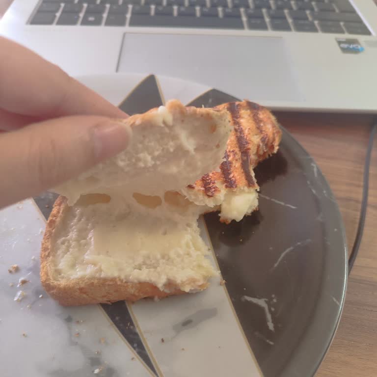 Son Tüketim Tarihi Geçmemiş Kaşar Peynirinin Bozuk Çıkması Ve Mağazanın İade Reddedilmesi