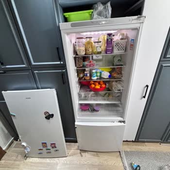 Buzdolabı Kapısı Düşüşü Çocuk Güvenliğini Tehlikeye Atıyor, 15 Gün Çözüm Yok, Acil Değişim Talebi