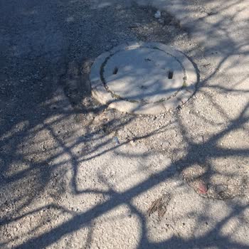 Akkapı Mahallesi Çukurları 3 Aydır Açık, Araç Lastiği Patladı