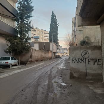 Suruç Okulu Çevresindeki Bozuk Yol Çocuk Güvenliğini Tehdit Ediyor