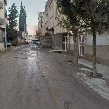 Suruç Okulu Çevresindeki Bozuk Yol Çocuk Güvenliğini Tehdit Ediyor