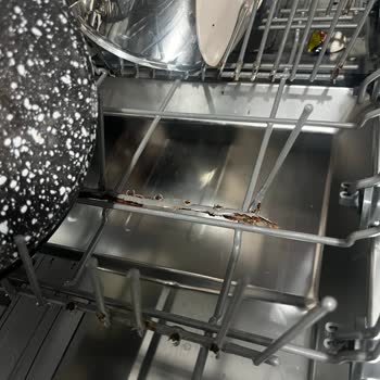 Samsung Bulaşık Makinesinde Sepetlerde Küflenme Ve Tel Kırılması Sağlık Riski