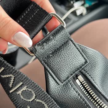 Calvin Klein Çantada Deri Soyulması Ve Deformasyon