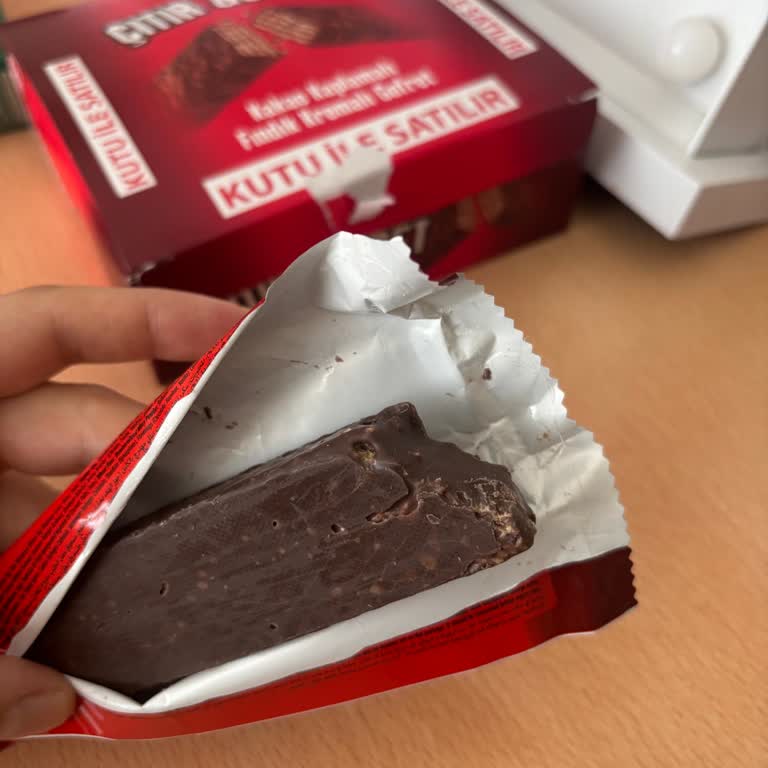 A101 Yeşilyurt Şubesinde Satılan Torku Çikolatası Bozulmuş Parça Ve Hijyen Sorunu