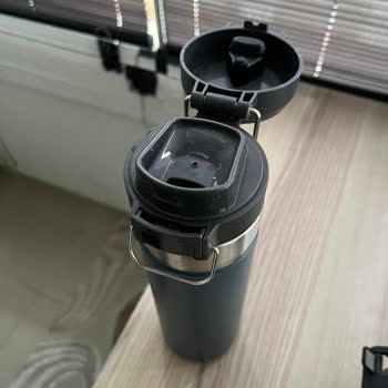 Stanley Thermos Fails Ice Retention Test: Ice Melts Long Before 40 Hours