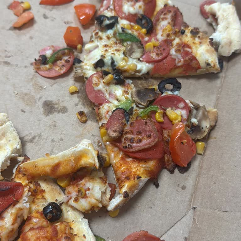 Mecidiyeköy Domino’s Şubesinde Hamur Pişmemiş Pizza Ve Cevapsız Müşteri Şikayeti