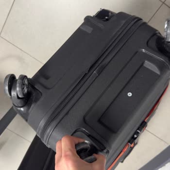 Ajet Uçuşunda Kırılan Valiz Sorunu Çözülmedi