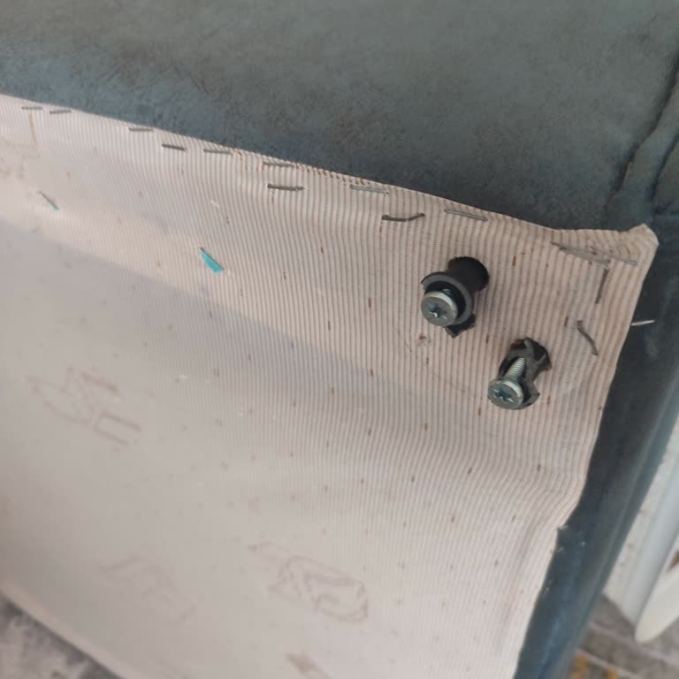 Bellona Berjer Koltuğunun Ayakları Sürekli Kırılıyor Ve Garanti Kapsamı Yok