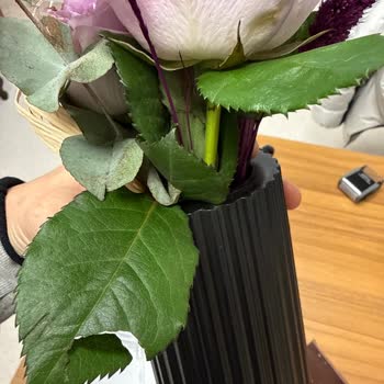 Kurumuş Çiçek Ve Kirli Vazo: Çiçek Sepeti'nde Güven Kayanı