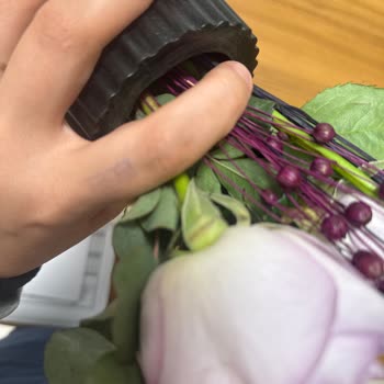 Kurumuş Çiçek Ve Kirli Vazo: Çiçek Sepeti'nde Güven Kayanı