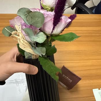 Kurumuş Çiçek Ve Kirli Vazo: Çiçek Sepeti'nde Güven Kayanı