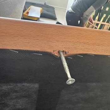 Kırık Kol Dayama Ve Açılmayan Yemek Masası İçin Hızlı Çözüm Talebi