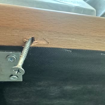 Kırık Kol Dayama Ve Açılmayan Yemek Masası İçin Hızlı Çözüm Talebi