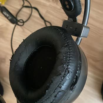 Gamepower Jin Rainbow 7.1 Ear Pads Peeling and Flaking After Normal Use
