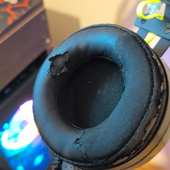 Gamepower Medusa Headphone Cushion Flaking After Light Use