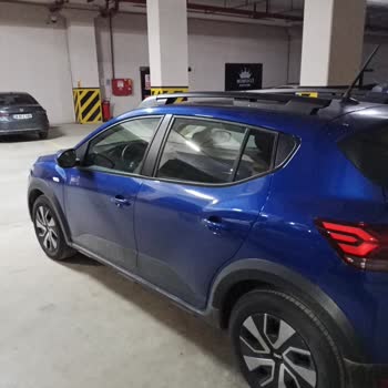 Koçaslanlar Oto’dan Alınan Dacia Sandero ’da Plastik Parçalar Düşüyor