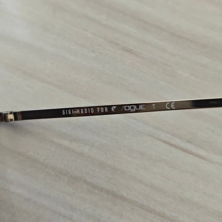 Lentes Vogue con ondulaciones y desprendimiento en menos de un año