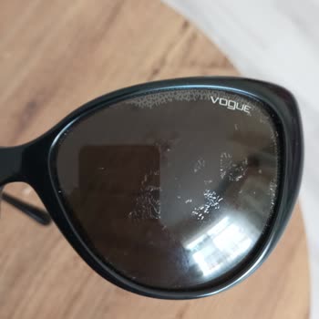 Desgaste total en lentes Vogue y sin respuesta del servicio al cliente