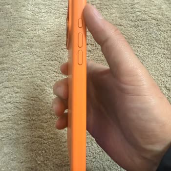 Apple'dan Renk Solan Kılıf İçin Çözüm Sunulmaması