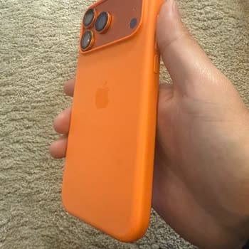 Apple'dan Renk Solan Kılıf İçin Çözüm Sunulmaması