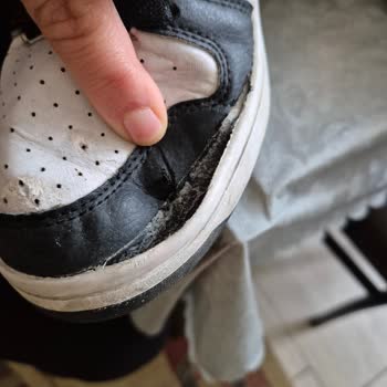 Garanti Süresi Yanlış Bilgilendirme Ve Kısa Sürede Açılan Spor Ayakkabı