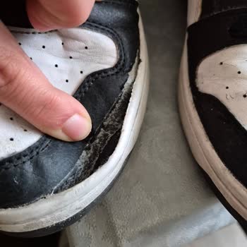 Garanti Süresi Yanlış Bilgilendirme Ve Kısa Sürede Açılan Spor Ayakkabı