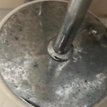 Mermer Dekor Banyo Takımının Plastik Parçaları 9 Ayda Paslanıp Kararmaya Başladı