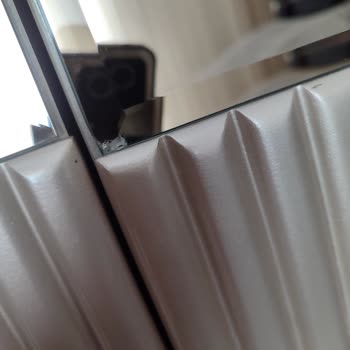 Yanlış Renkli Ayna Ve Gıcırdayan Yatak İçin Hemen Çözüm Talebi