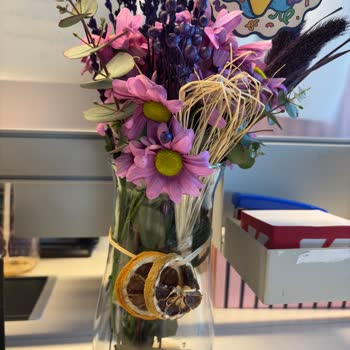 Solmuş Çiçekler Ve Siyah Su: Çiçek Sepeti'nde Haksız Teslimat