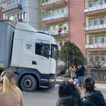 Conductor de Scania causa accidente de tráfico, solicito compensación
