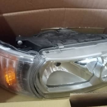 Faros Scania Depo presentan defecto y rechazan garantía en tienda
