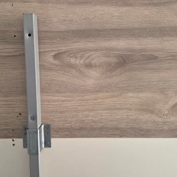 Bellona Mağazasından Gelen Ürünlerde Kullanılmış Parçalar Ve Kırık Kol Dayama