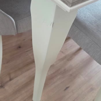 Bellona Mağazasından Gelen Ürünlerde Kullanılmış Parçalar Ve Kırık Kol Dayama