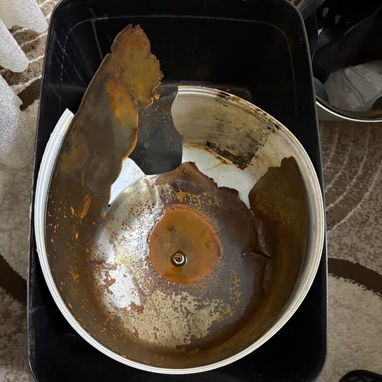 Patlayan Ve Paslı Su Tankı Nedeniyle Garanti Kapsamında Tam Değişim Talebi